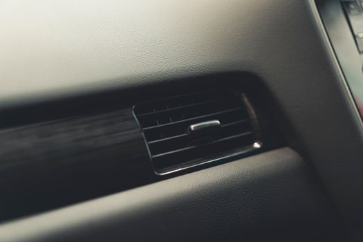 cattivo odore condizionatore auto