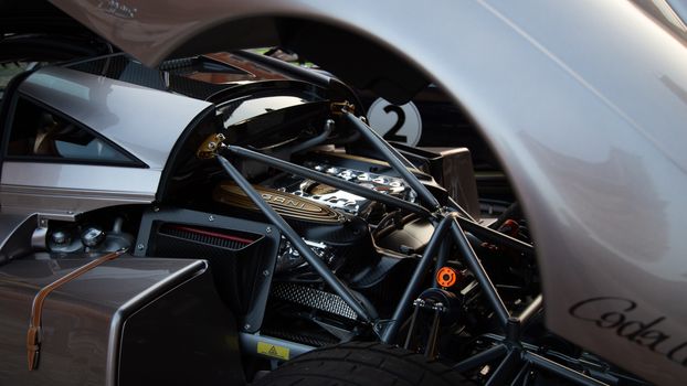 nuovo v12 aspirato italiano